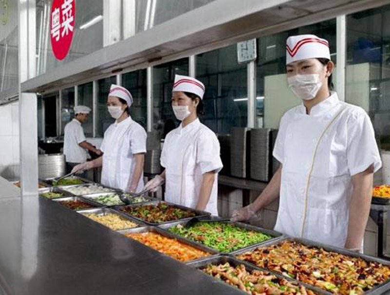 在探讨“食堂托管”与“食堂承包”的区别前，我们先明确一个问题：食堂托管和承包究竟有哪些差异？