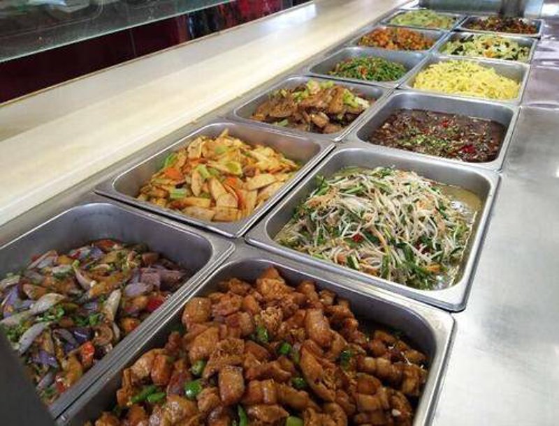 在探讨食堂托管与承包的区别时，我们不妨先从两个概念的基本含义入手。